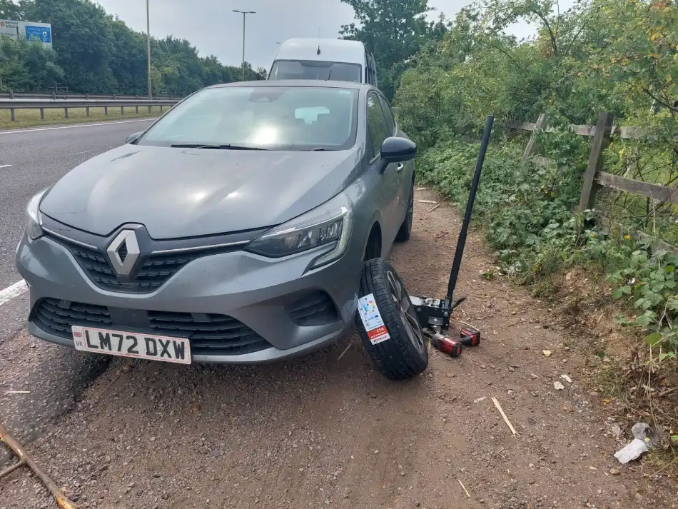 24-hour-emergency-tyre-repair-roadside-fitting.webp