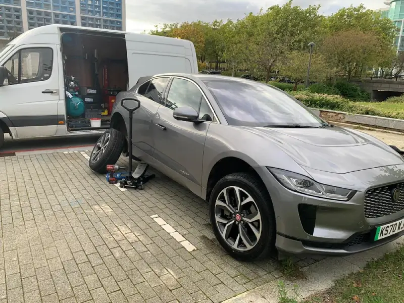 at-work-mobile-tyre-fitting-convenience.webp
